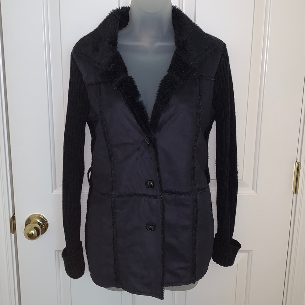 Pre loved sweater/jacket. Size small.